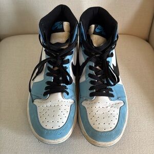Jordan 1 Retro High OG
University Blue (GS